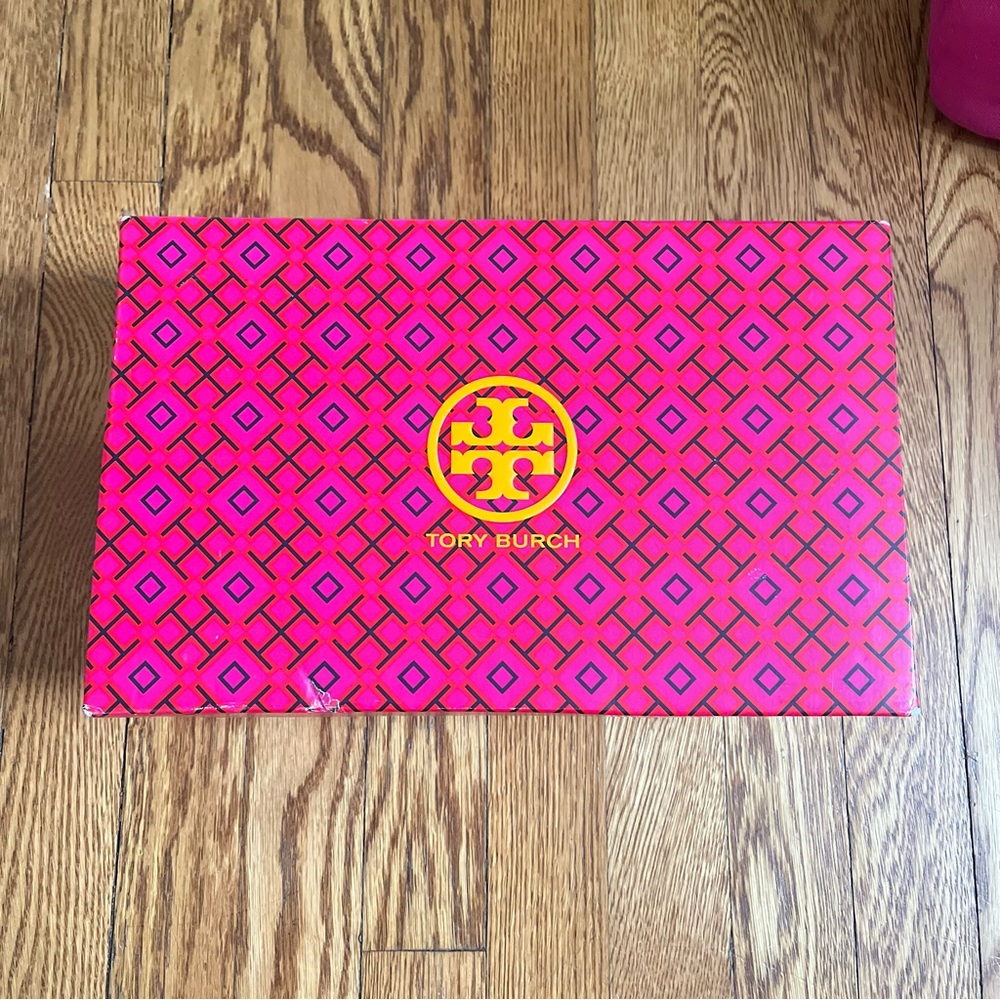 Tory Burch Shoe box & dust bag